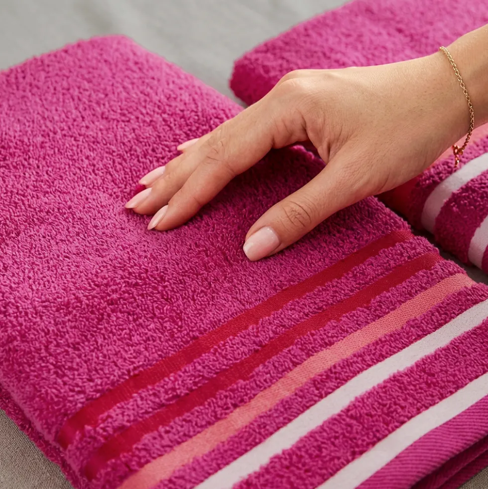 Coppia di asciugamani da bagno in spugna 480 gr fuxia a righe