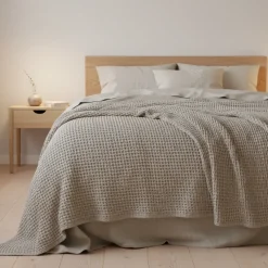 Copriletto matrimoniale Apone, beige, tessuto goffrato, 260x260 cm