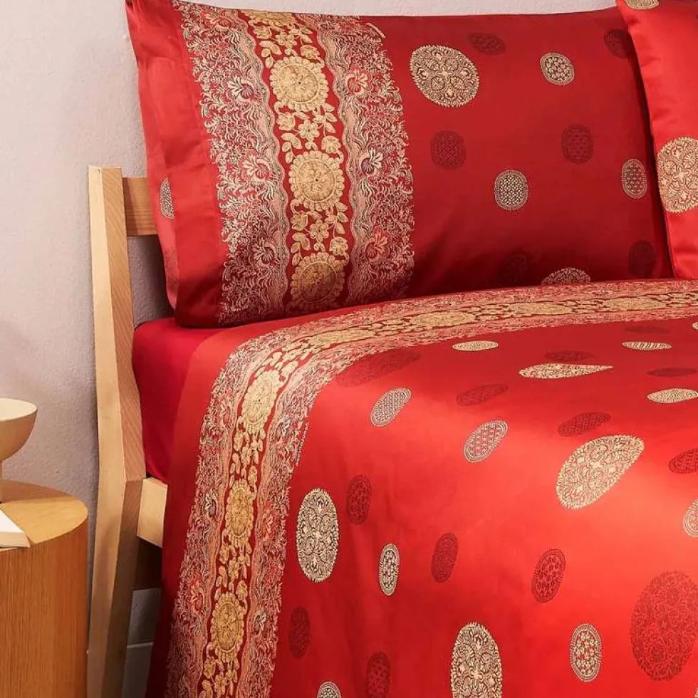 Copripiumone Matrimoniale Bassetti Pallavicino R1 in raso rosso - Eleganza Naturale