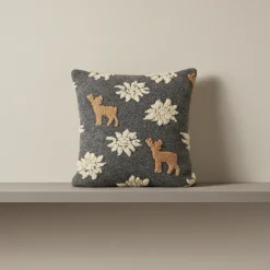 Cuscino in lana cotta 50x50 cervi e stelle alpine fondo antracite