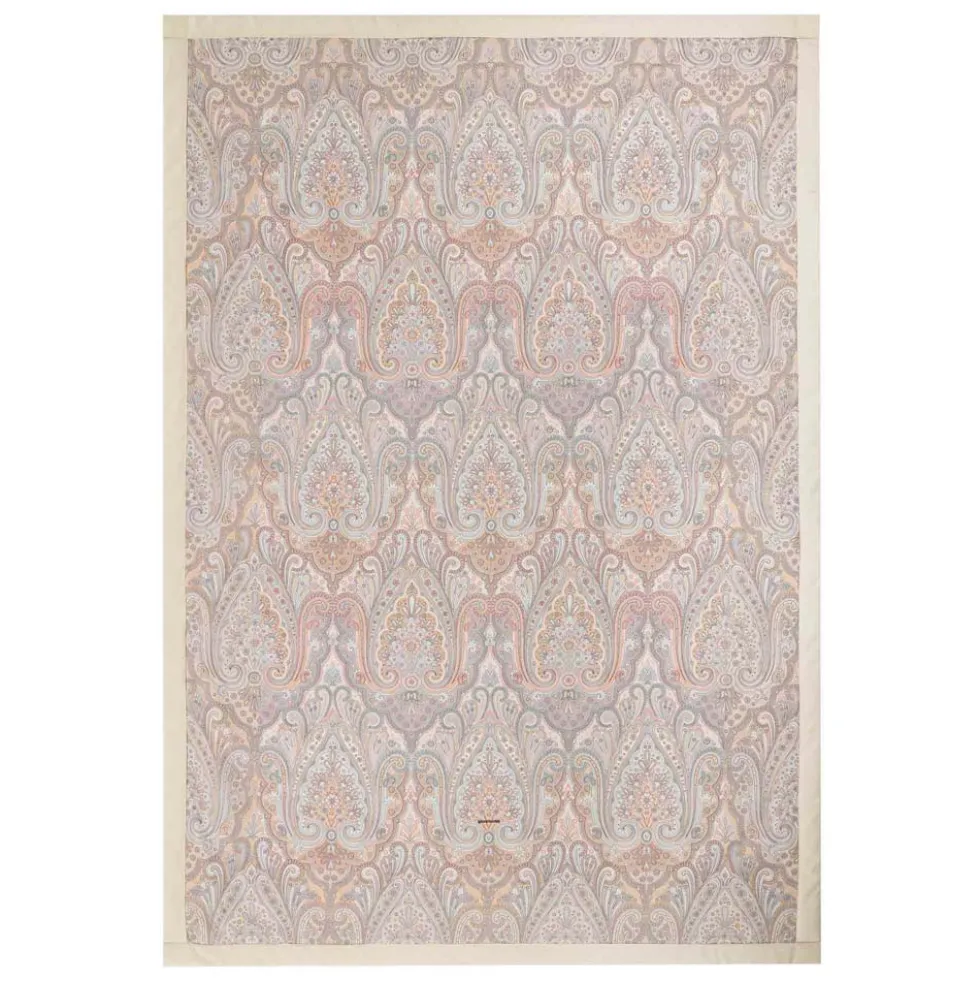 Plaid Bassetti Isolabella 41 – Eleganza e Leggerezza in Stile Italiano