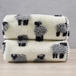 Plaid in Lana Cotta pecorelle fondo latte- Soffice e Accogliente per Casa
