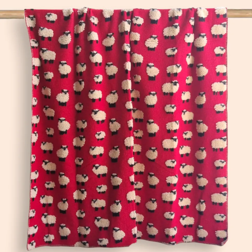 Plaid in Lana Cotta rosso con motivo di pecorelle - Soffice e Accogliente per Casa