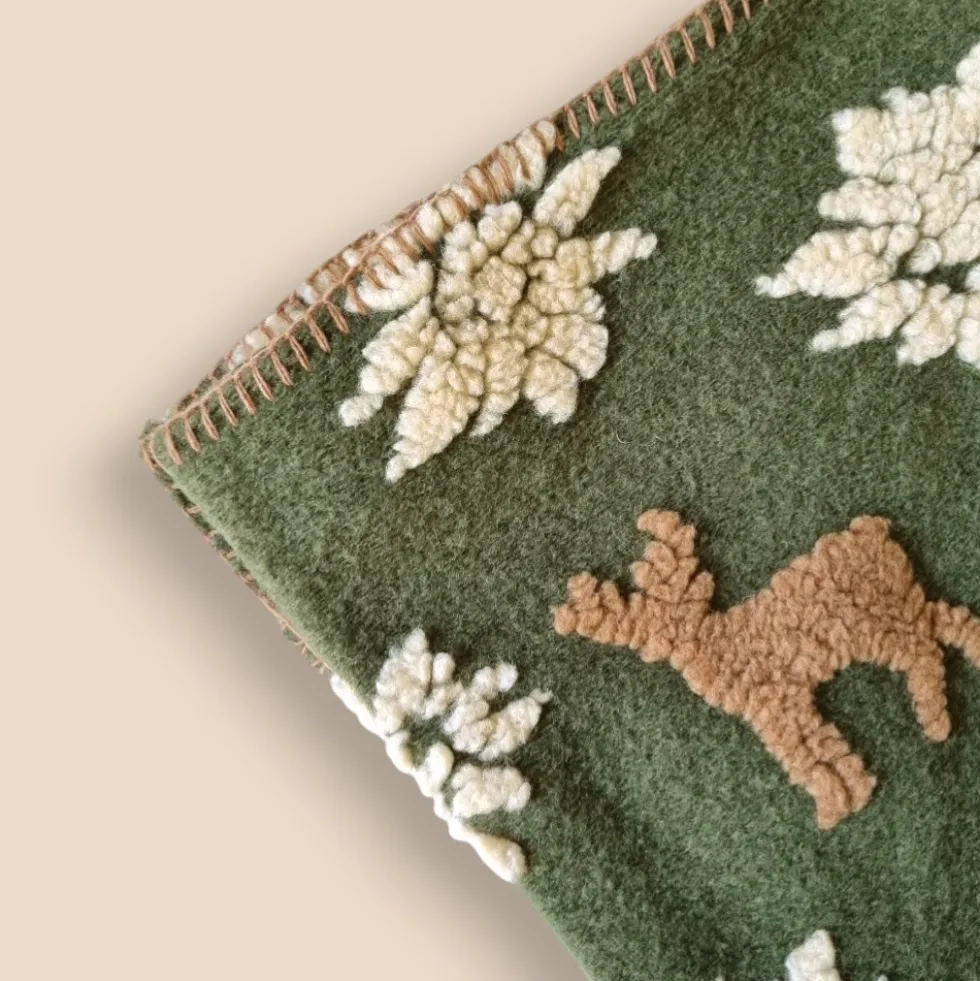 Plaid in Lana Cotta verde con Cervi Alpini - Soffice e Accogliente per Casa