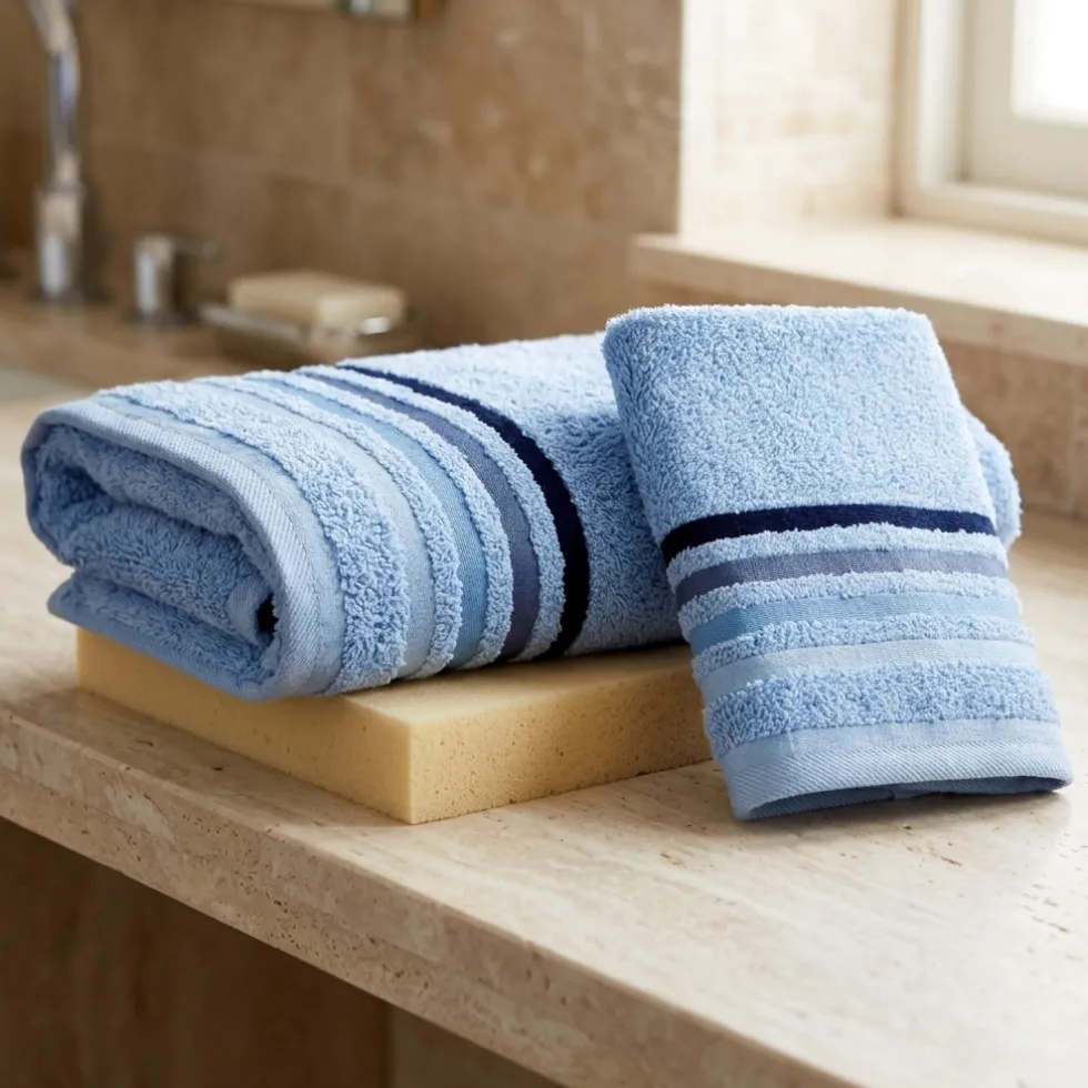 Set asciugamani viso + ospite in spugna azzurro cielo con righe jacquard