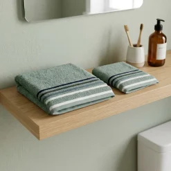 Set 1+1 asciugamano viso con ospite verde salvia con bordo a righe in tono